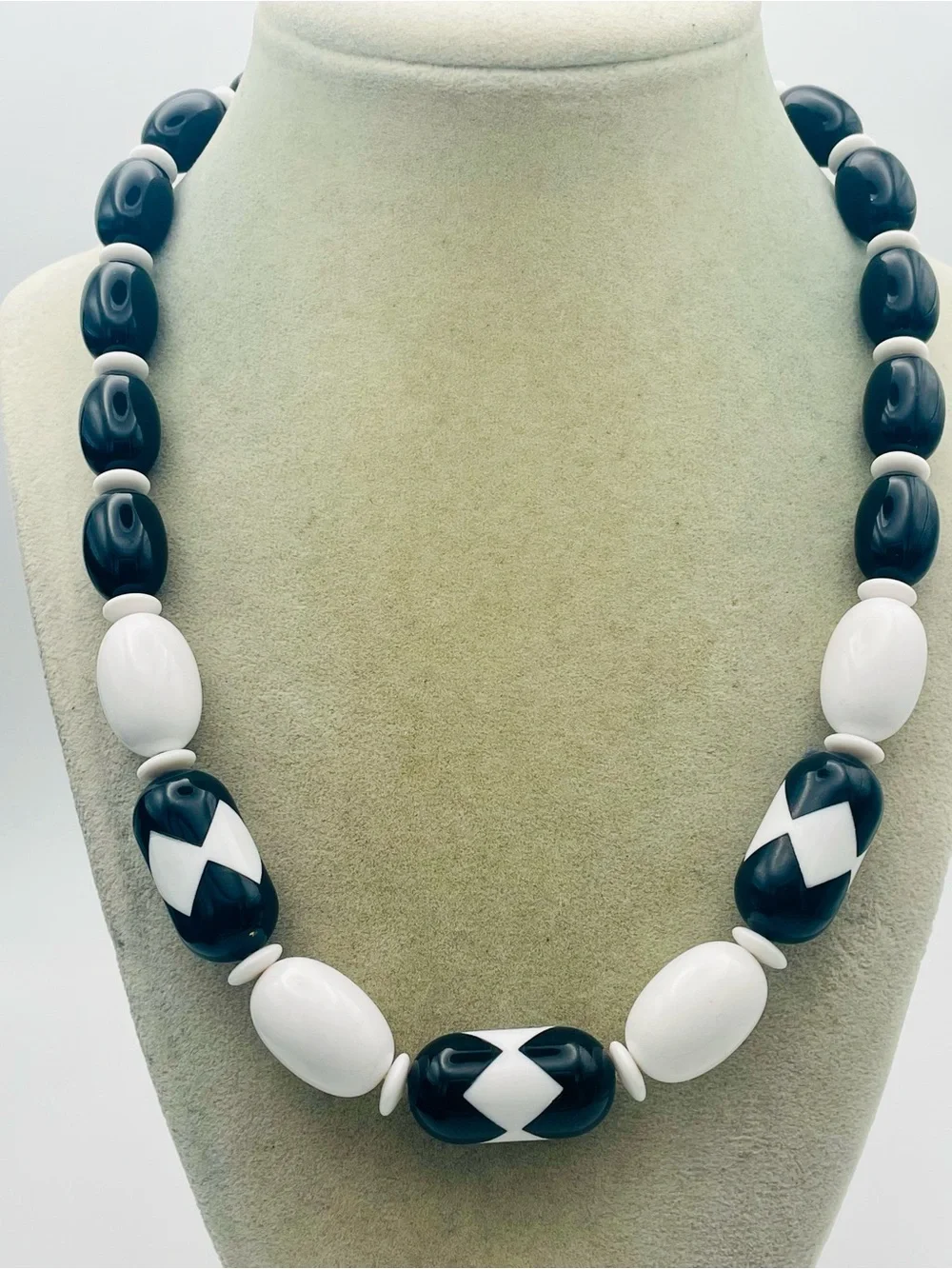 Avon Vintage “Sunsation” Black &  White Bead Necklace w/Matching Earrings. 20 in